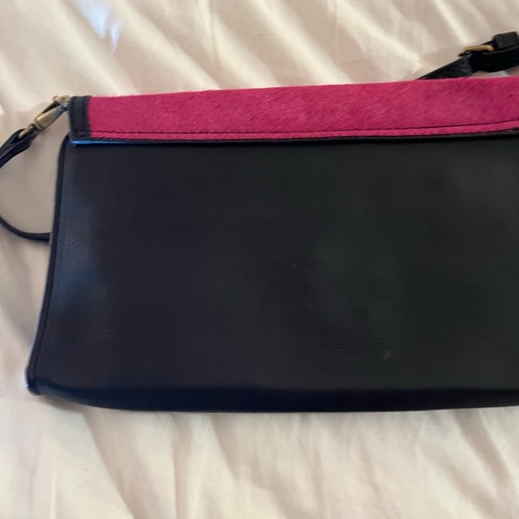 Ladies DDP leather shoulder bag with strap black and pink - Picture 8 of 15
